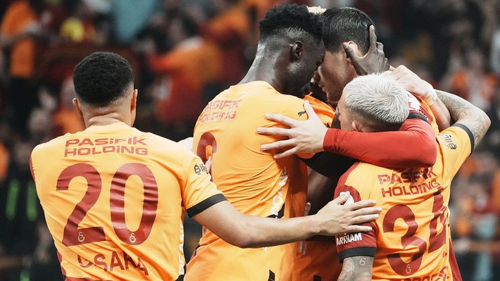 Galatasaray'da ilk ayrılık gerçekleşti! Milli arada eşyalarını bile gönderdi - Resim: 2