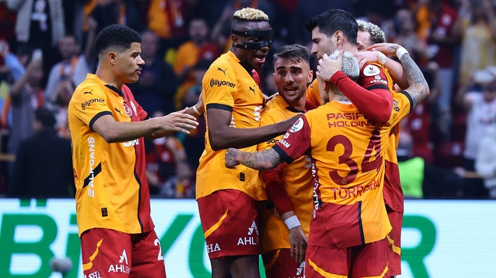 Galatasaray'da ilk ayrılık gerçekleşti! Milli arada eşyalarını bile gönderdi - Resim: 3