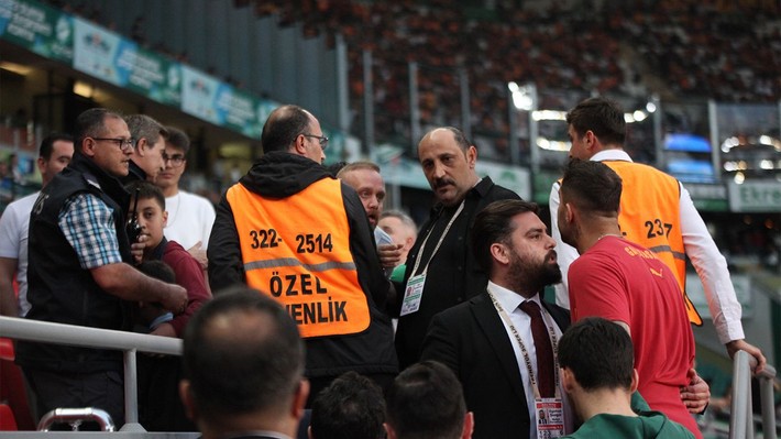 Konya'da maç öncesi olay! Abdülkerim Bardakcı taraftarla tartıştı - Resim: 5