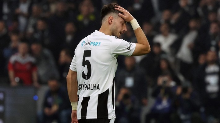 Serdal Adalı 10 futbolcuya kapıyı gösterdi! Fenerbahçe derbisi son maçları olacak - Resim: 8