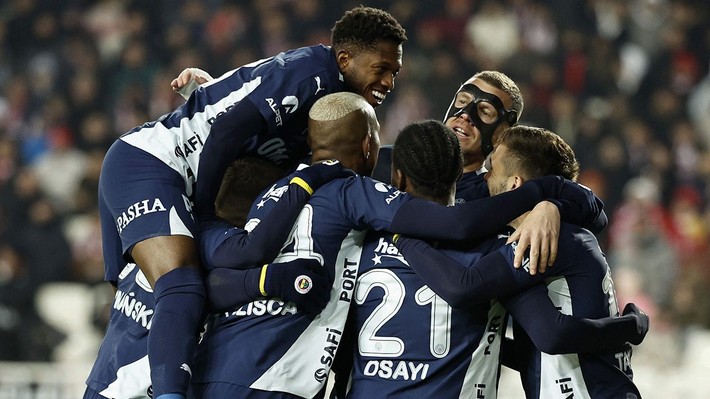 Fenerbahçe'de ayrılık kararı yıldızlara bildirildi: Gelecek yıl takım planında siz yoksunuz! - Resim: 2