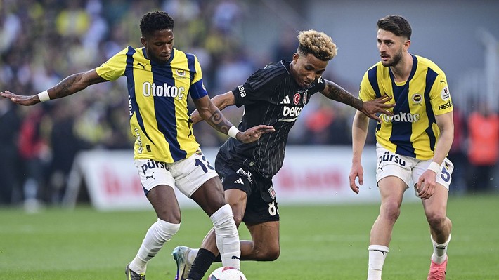 Kadıköy'de Ali Koç'a istifa tepkisi! Aziz Yıldırım tezahüratları - Resim: 2