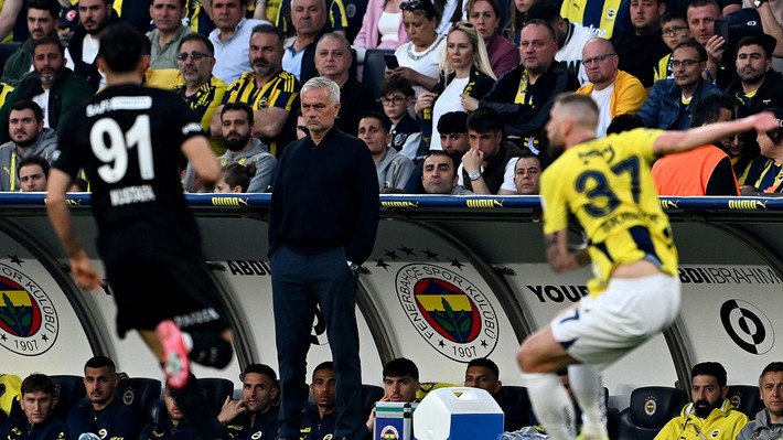 Avrupa basını Mourinho'yu yerden yere vurdu: Şampiyonluğa veda etti! Artık tamamen hayal - Resim: 2