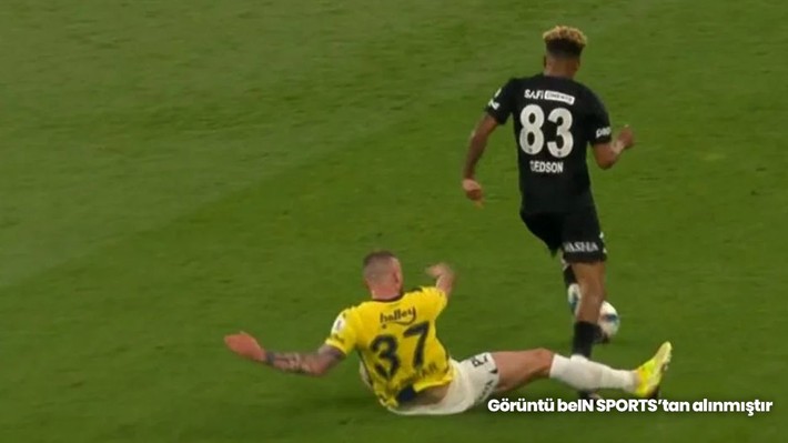 Mourinho'nun penaltı beklediği pozisyon... Trio ekibi, dev derbinin hakem kararlarını yorumladı - Resim: 18