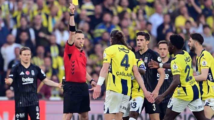 Mourinho'nun penaltı beklediği pozisyon... Trio ekibi, dev derbinin hakem kararlarını yorumladı - Resim: 1