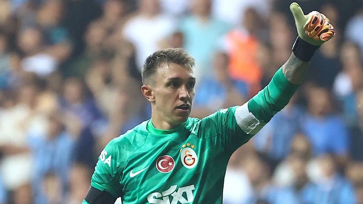 Fernando Muslera'nın veliahtı bulundu! Dursun Özbek teklifi bile hazırladı - Resim: 2