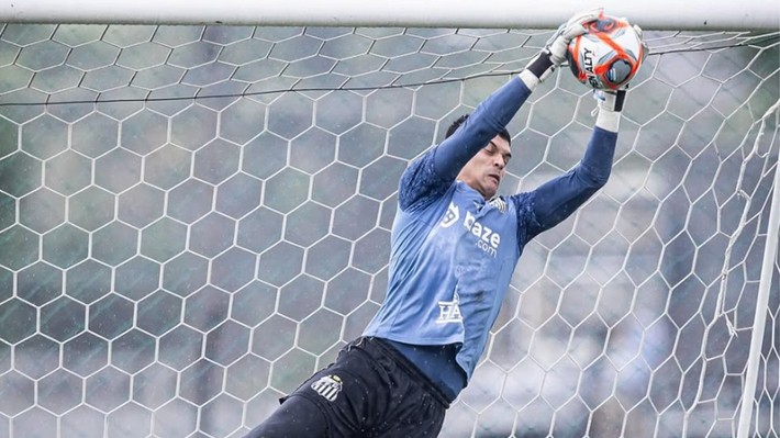 Fernando Muslera'nın veliahtı bulundu! Dursun Özbek teklifi bile hazırladı - Resim: 7