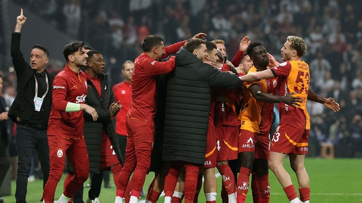 Galatasaray'da şampiyonluk sonrası sürpriz veda! Yeni takımını ve kasaya girecek dev rakamı duyurdular - Resim: 2