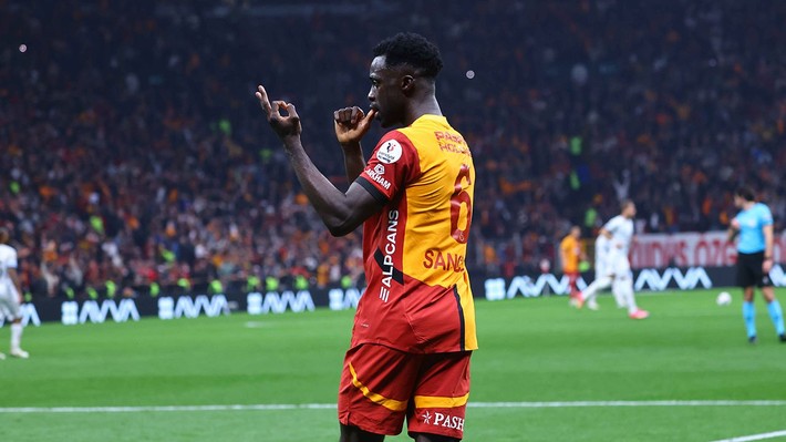Galatasaray'da şampiyonluk sonrası sürpriz veda! Yeni takımını ve kasaya girecek dev rakamı duyurdular - Resim: 7