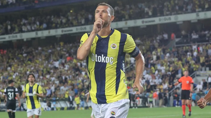 Edin Dzeko ile yollar ayrılıyor! Ali Koç yeni golcüyü İngiltere'de buldu - Resim: 3