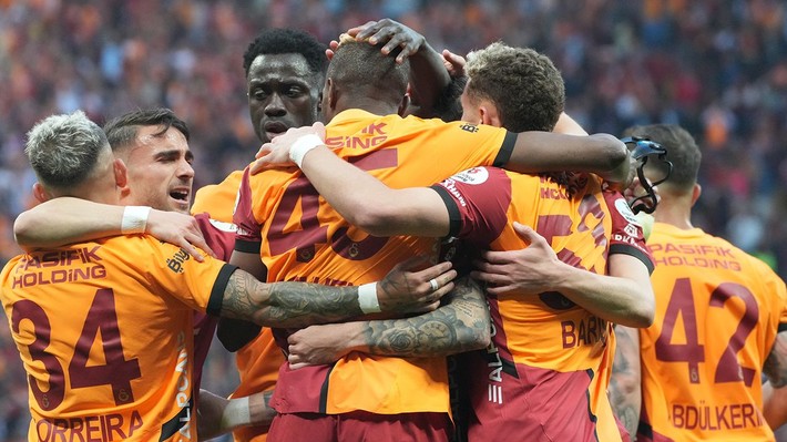 Galatasaray, İstanbul'a getirip tesisleri bile gezdirdi! Dursun Özbek, Okan Buruk'un olmazsa olmaz isteğini yerine getirdi - Resim: 4