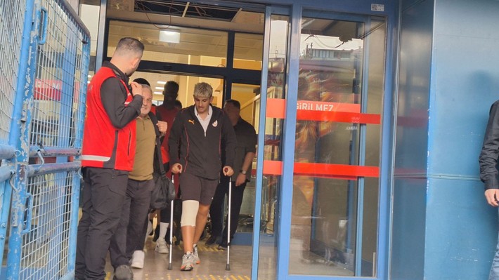 Galatasaray, Trabzon'a geldi! Taraftarlar havalimanından çıkarıldı - Resim: 2