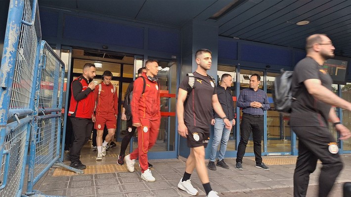 Galatasaray, Trabzon'a geldi! Taraftarlar havalimanından çıkarıldı - Resim: 3