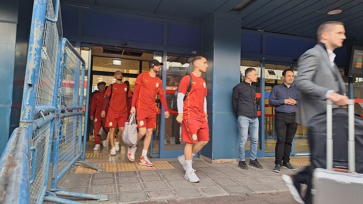 Galatasaray, Trabzon'a geldi! Taraftarlar havalimanından çıkarıldı - Resim: 5