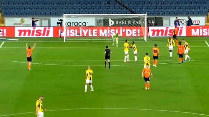 Tadic Talisca'nın üzerine yürüdü! Başakşehir'de gergin anlar - Resim: 6