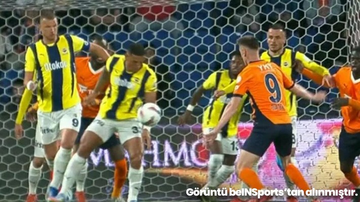 Başakşehir-Fenerbahçe maçı için hakem yorumları: Burak Pakkan 2 penaltı, 3 kırmızı kartı atladı! - Resim: 2