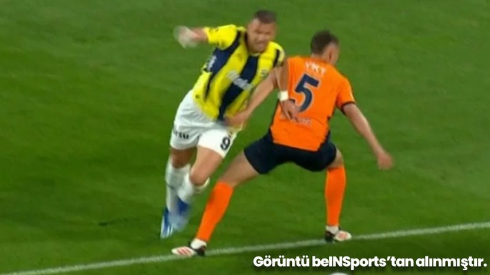 Başakşehir-Fenerbahçe maçı için hakem yorumları: Burak Pakkan 2 penaltı, 3 kırmızı kartı atladı! - Resim: 3