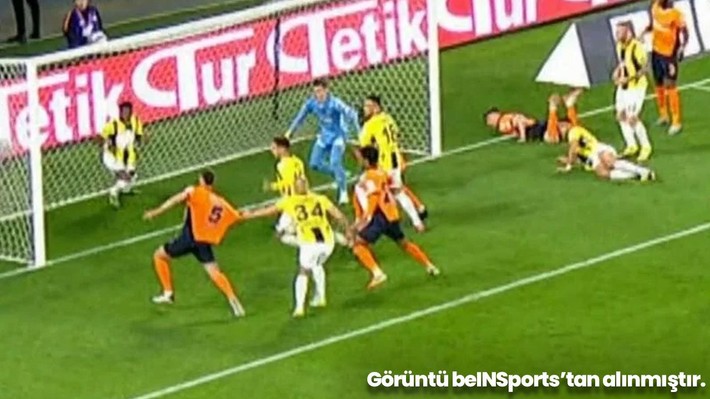 Başakşehir-Fenerbahçe maçı için hakem yorumları: Burak Pakkan 2 penaltı, 3 kırmızı kartı atladı! - Resim: 6