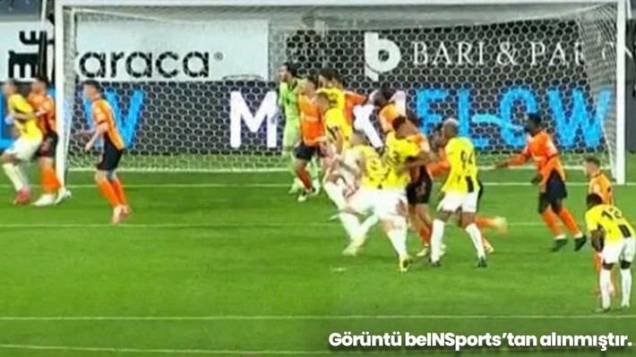Başakşehir-Fenerbahçe maçı için hakem yorumları: Burak Pakkan 2 penaltı, 3 kırmızı kartı atladı! - Resim: 13