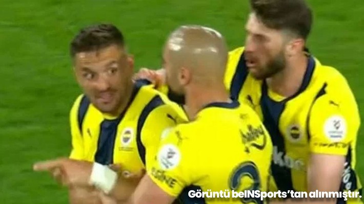 Başakşehir-Fenerbahçe maçı için hakem yorumları: Burak Pakkan 2 penaltı, 3 kırmızı kartı atladı! - Resim: 14