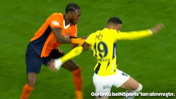 Başakşehir-Fenerbahçe maçı için hakem yorumları: Burak Pakkan 2 penaltı, 3 kırmızı kartı atladı! - Resim: 18