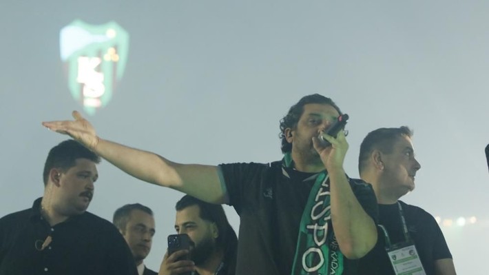Kocaelispor'un kutlamalarında ünlüler şov yaptı! Oğulcan Çağlayan dans etti - Resim: 6