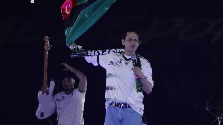 Kocaelispor'un kutlamalarında ünlüler şov yaptı! Oğulcan Çağlayan dans etti - Resim: 9