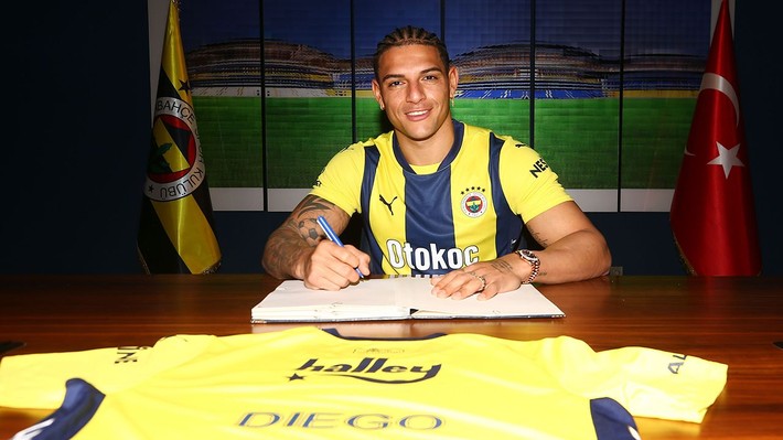Fenerbahçe'de sürpriz ayrılık! Mourinho yeni transferi geldiği gibi gönderiyor - Resim: 3