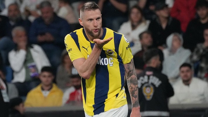 Mourinho'yu yıkan haber! Dzeko, Tadic dünyaları kazanırken yıldız isim maaşı sebebiyle ayrılıyor - Resim: 2