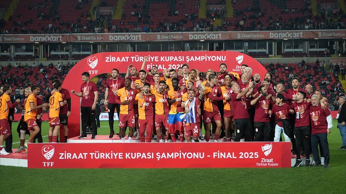 Osimhen hakkında flaş sözler! "Acaba Galatasaray'da kalsam mı diyecek" - Resim: 3