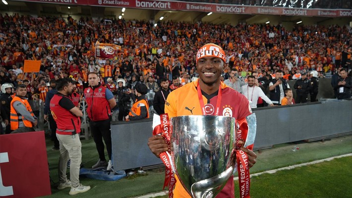 Osimhen hakkında flaş sözler! "Acaba Galatasaray'da kalsam mı diyecek" - Resim: 9