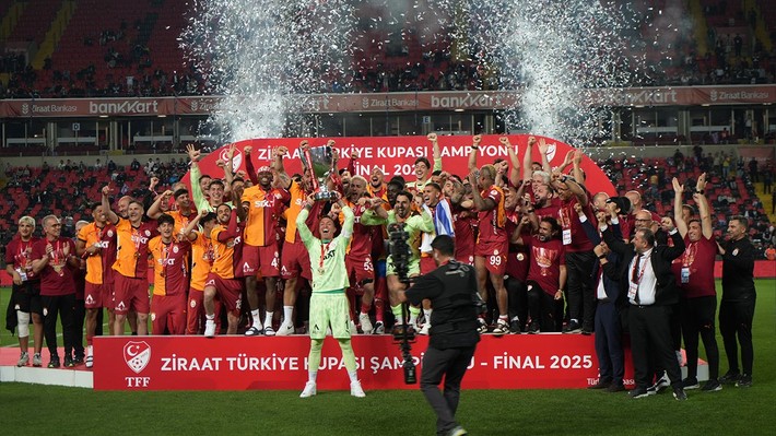 Osimhen hakkında flaş sözler! "Acaba Galatasaray'da kalsam mı diyecek" - Resim: 5
