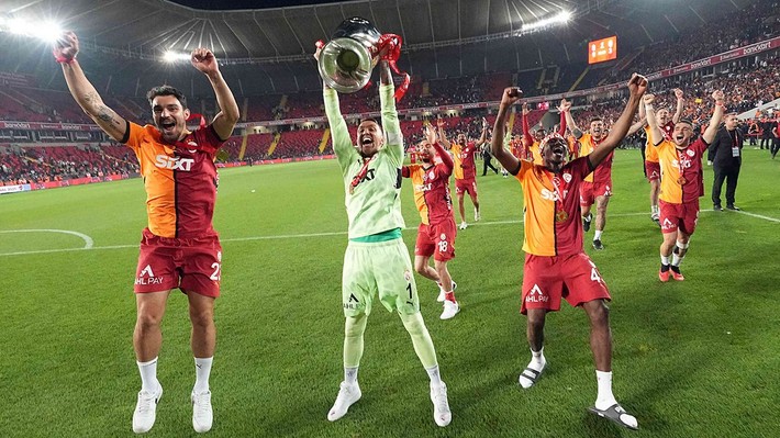 Muslera'nın yerine gelecek isim belli oldu! Galatasaray'ın yıldızlarını sosyal medyadan takip etmeye başladı - Resim: 4