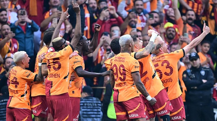 Avrupa, Galatasaray'ın şampiyonluğunu konuşuyor: Mourinho'nun Fenerbahçe'sine toz yutturdu! - Resim: 3