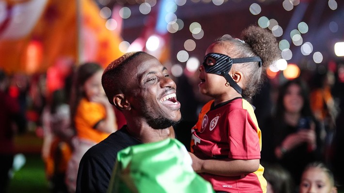 Mertens ve Ciro'nun duygulandıran sahnesi! İşte Galatasaray'ın saha için kutlamalarından görüntüler - Resim: 2