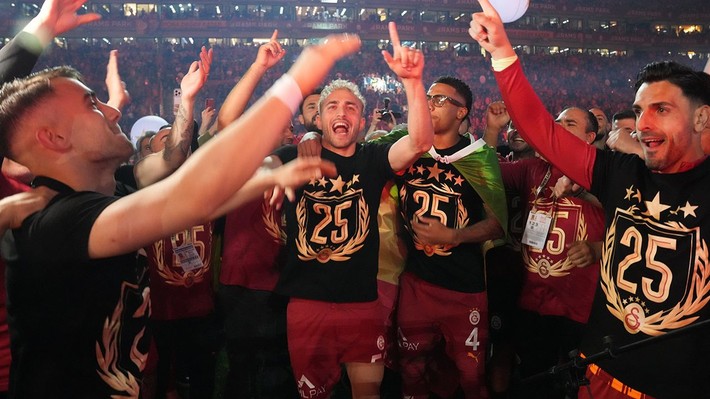 Mertens ve Ciro'nun duygulandıran sahnesi! İşte Galatasaray'ın saha için kutlamalarından görüntüler - Resim: 10