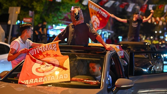 Galatasaray taraftarı Türkiye'nin dört bir yanında şampiyonluğu kutluyor! - Resim: 4