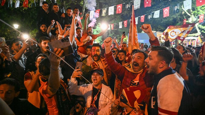Galatasaray taraftarı Türkiye'nin dört bir yanında şampiyonluğu kutluyor! - Resim: 5