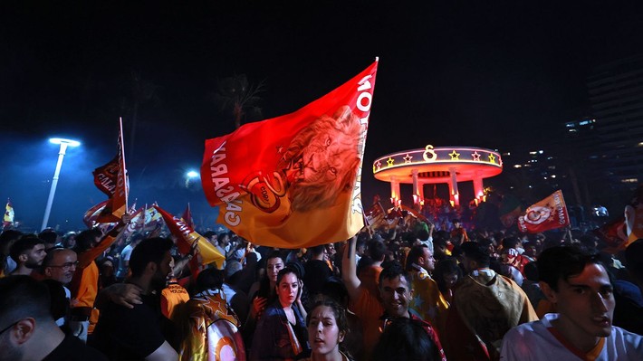 Galatasaray taraftarı Türkiye'nin dört bir yanında şampiyonluğu kutluyor! - Resim: 20