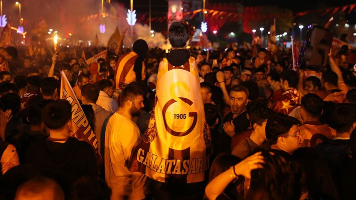 Galatasaray taraftarı Türkiye'nin dört bir yanında şampiyonluğu kutluyor! - Resim: 6