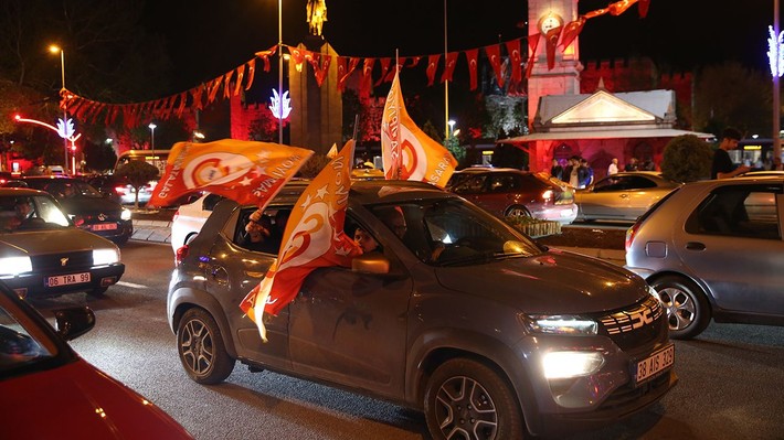 Galatasaray taraftarı Türkiye'nin dört bir yanında şampiyonluğu kutluyor! - Resim: 7