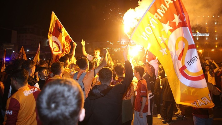 Galatasaray taraftarı Türkiye'nin dört bir yanında şampiyonluğu kutluyor! - Resim: 8
