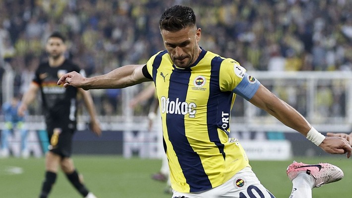 Fenerbahçe'de kadro sil baştan! Ali Koç affetmedi: Lig biter bitmez hepiniz gidiyorsunuz! - Resim: 8