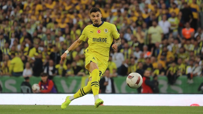 Şampiyon olamadığı 11 sezonda Fenerbahçe'den yolu geçen 50 yıldız futbolcu - Resim: 46