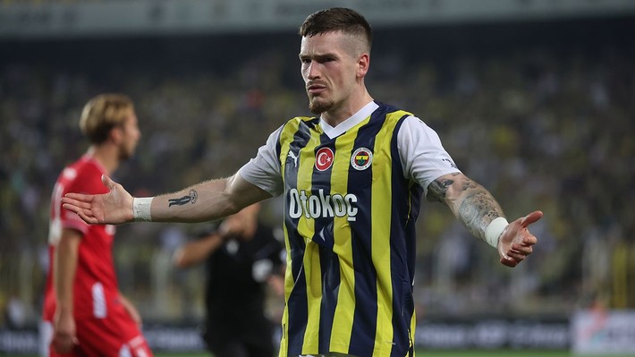 Şampiyon olamadığı 11 sezonda Fenerbahçe'den yolu geçen 50 yıldız futbolcu - Resim: 47