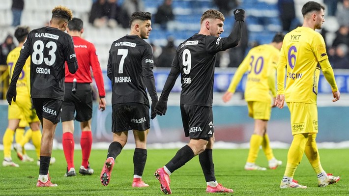 Ertuğrul Doğan Serdal Adalı'dan yıldız futbolcuyu istedi: Gel masaya oturalım konuşalım - Resim: 7