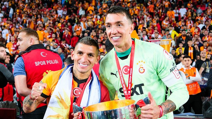 Galatasaray'dan kaleye Muslera'yı unutturacak transfer! Dursun Özbek'ten Şampiyonlar Ligi hediyesi - Resim: 1