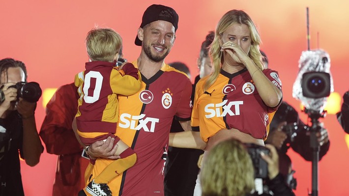 Yenikapı'da ağlayan Dries Mertens Dursun Özbek'e transfer çalımı attı! Dünyaca ünlü yıldızı ikna etti: "Firavunvari tekliflere rağmen..." - Resim: 2