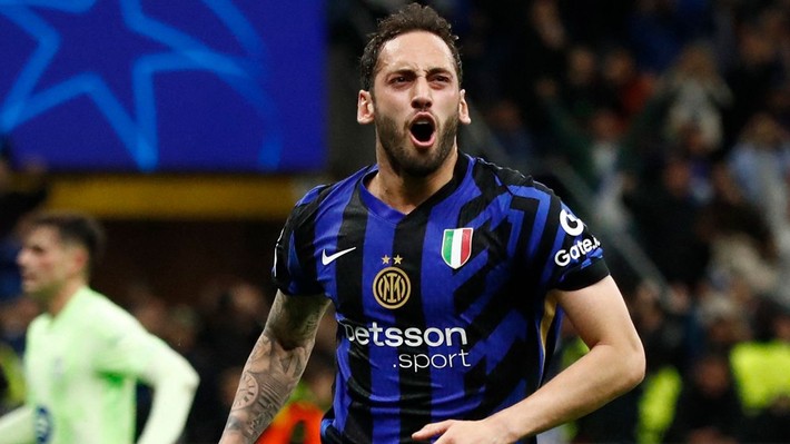Yıldız 10 numara için sürpriz transfer hamlesi! Hakan Çalhanoğlu Serdal Adalı'nın "Mutlaka kalsın" dediği yıldızla takım arkadaşı olabilir... - Resim: 5