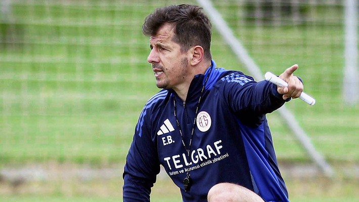 Emre Belözoğlu üçünde de forma giymişti: Bu takımlardan birinde teknik direktörlük yapmak istiyorum! - Resim: 7
